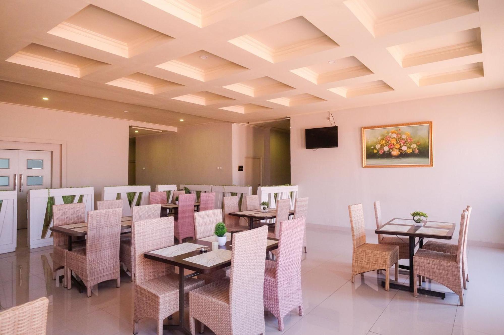 Urbanview Hotel Dedy Jaya Brebes Exterior photo