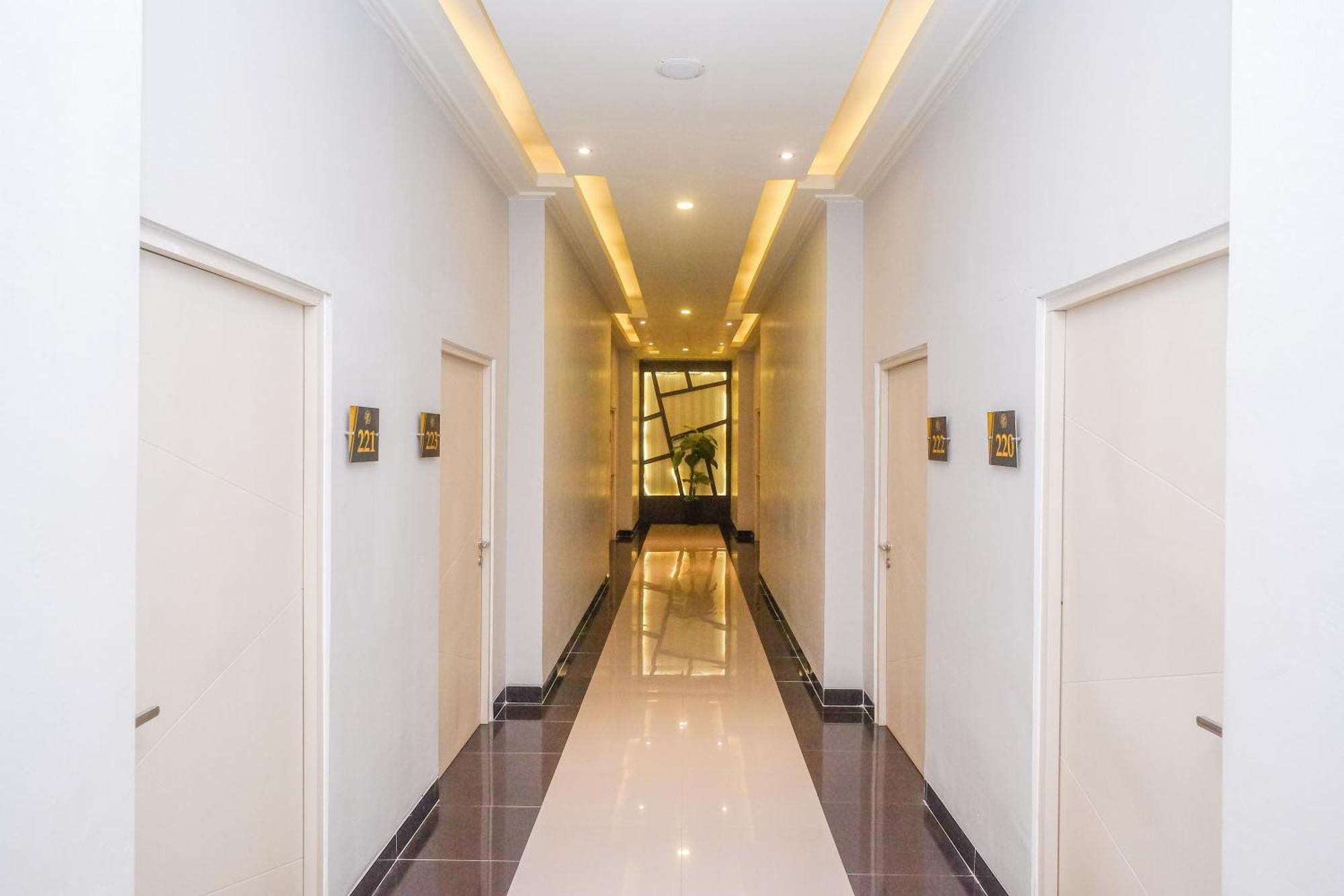 Urbanview Hotel Dedy Jaya Brebes Exterior photo