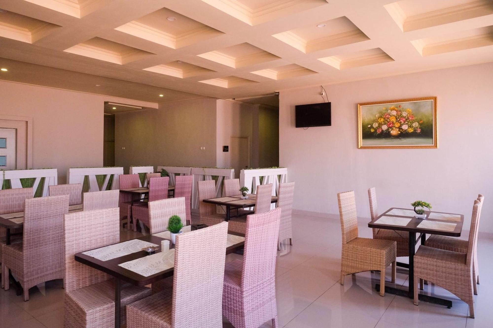 Urbanview Hotel Dedy Jaya Brebes Exterior photo