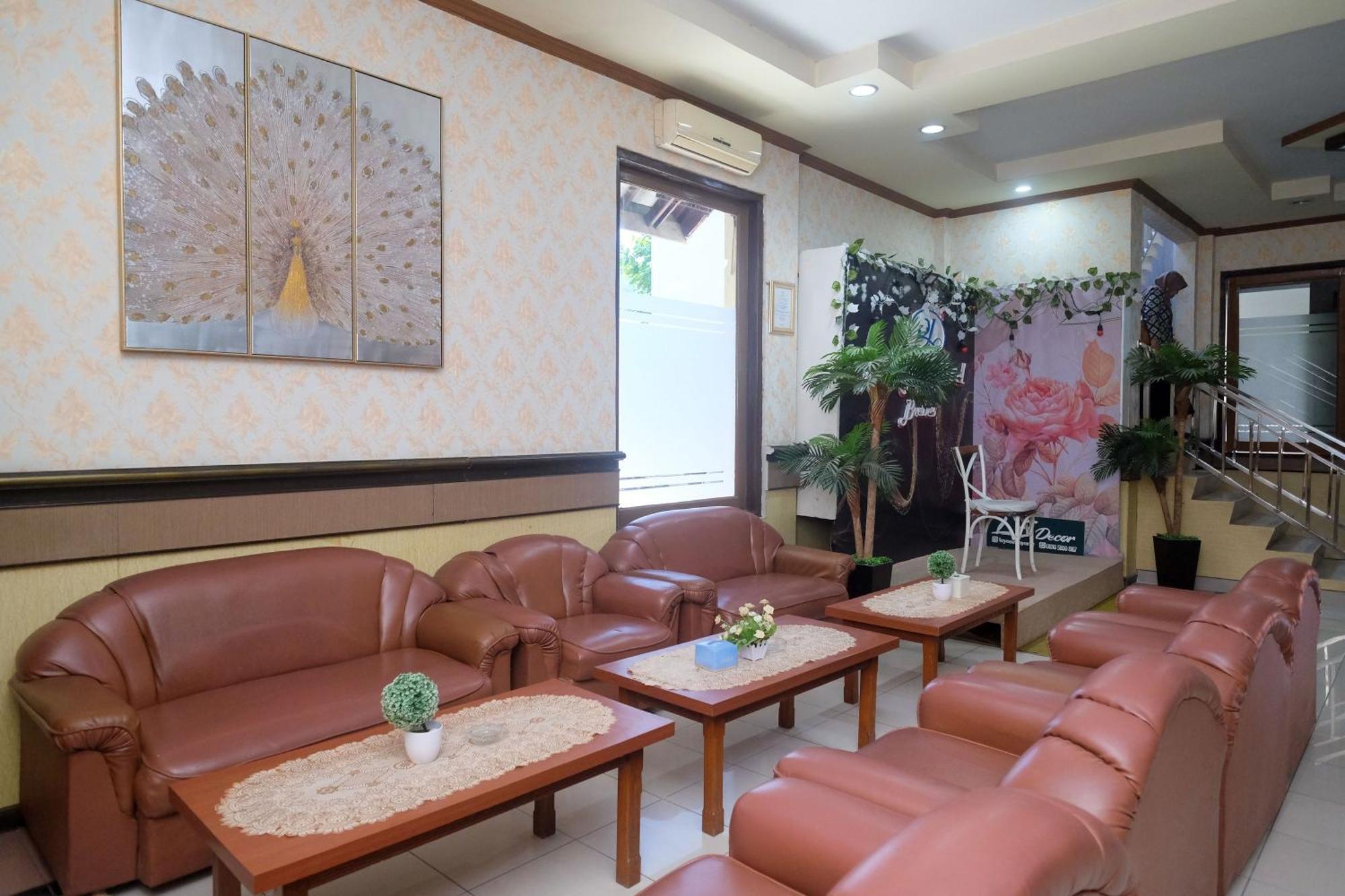 Urbanview Hotel Dedy Jaya Brebes Exterior photo