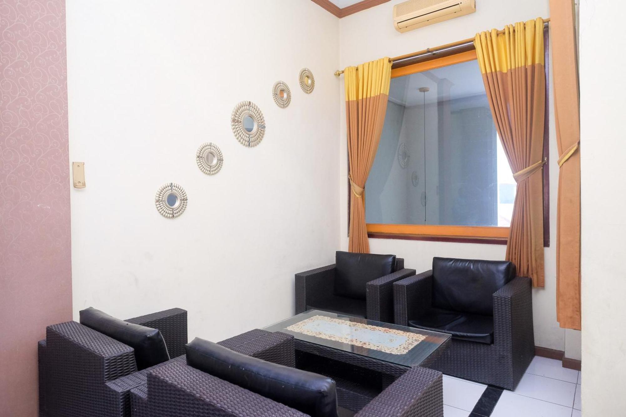 Urbanview Hotel Dedy Jaya Brebes Exterior photo