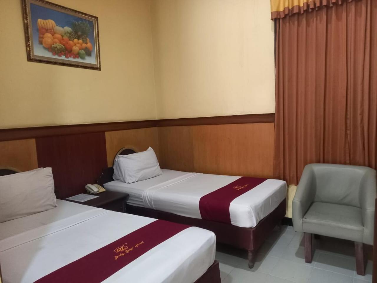 Urbanview Hotel Dedy Jaya Brebes Exterior photo