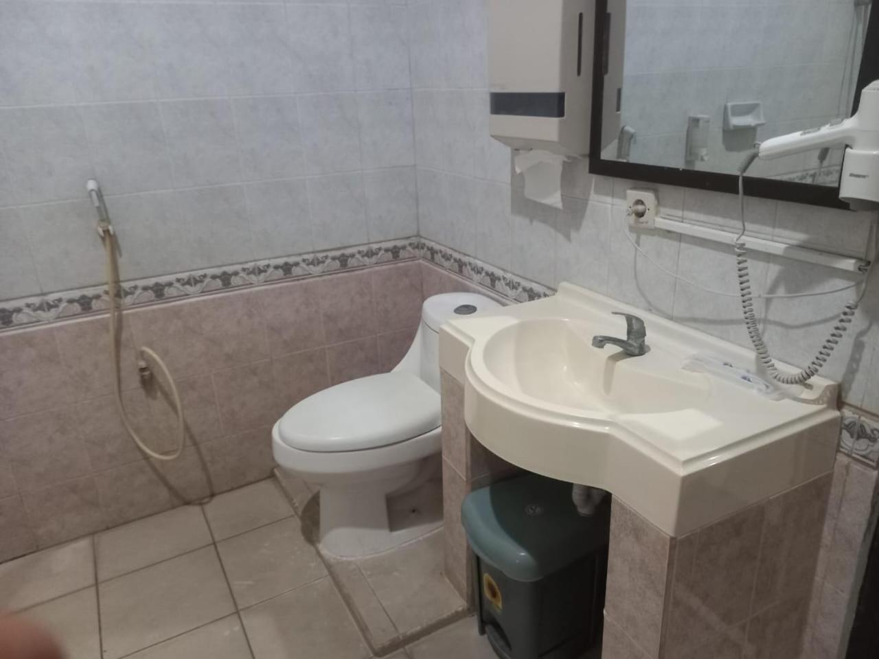 Urbanview Hotel Dedy Jaya Brebes Exterior photo