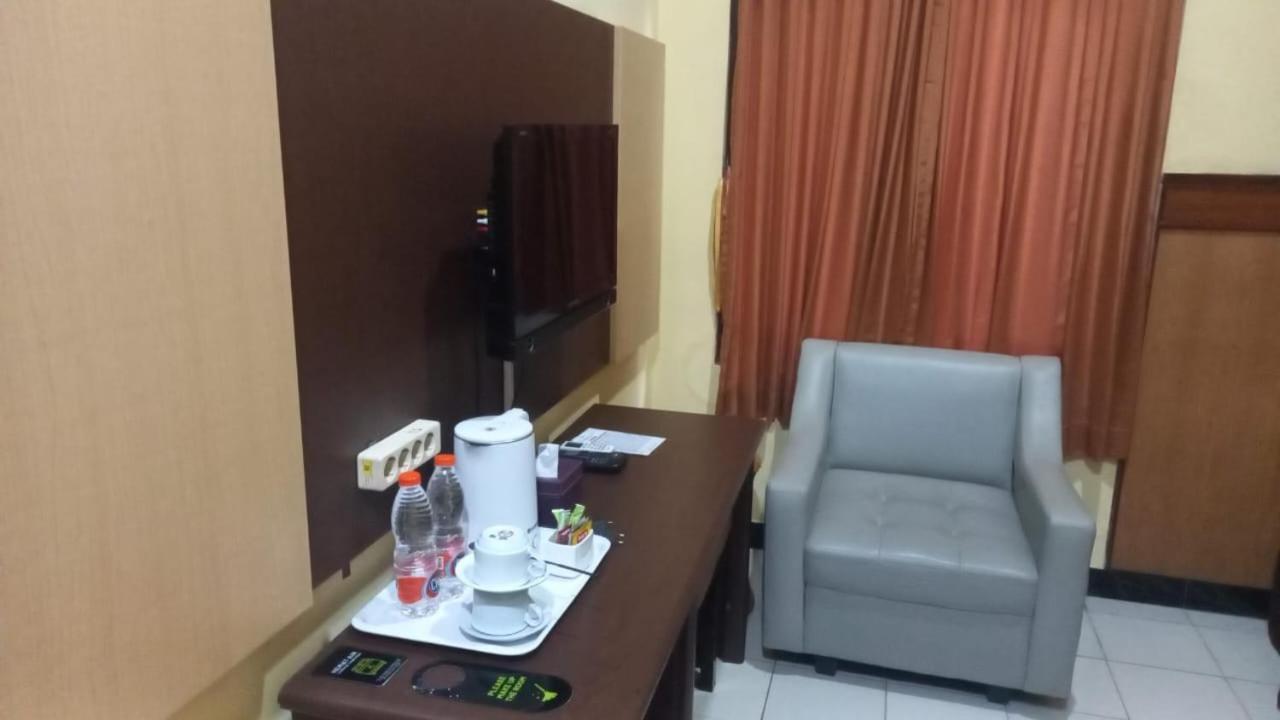 Urbanview Hotel Dedy Jaya Brebes Exterior photo