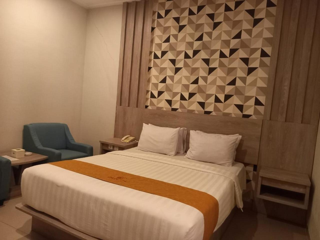 Urbanview Hotel Dedy Jaya Brebes Exterior photo