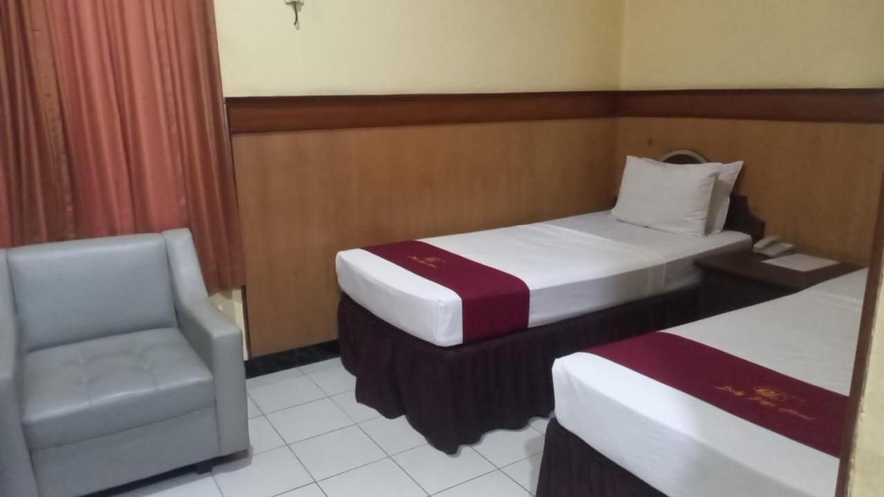Urbanview Hotel Dedy Jaya Brebes Exterior photo