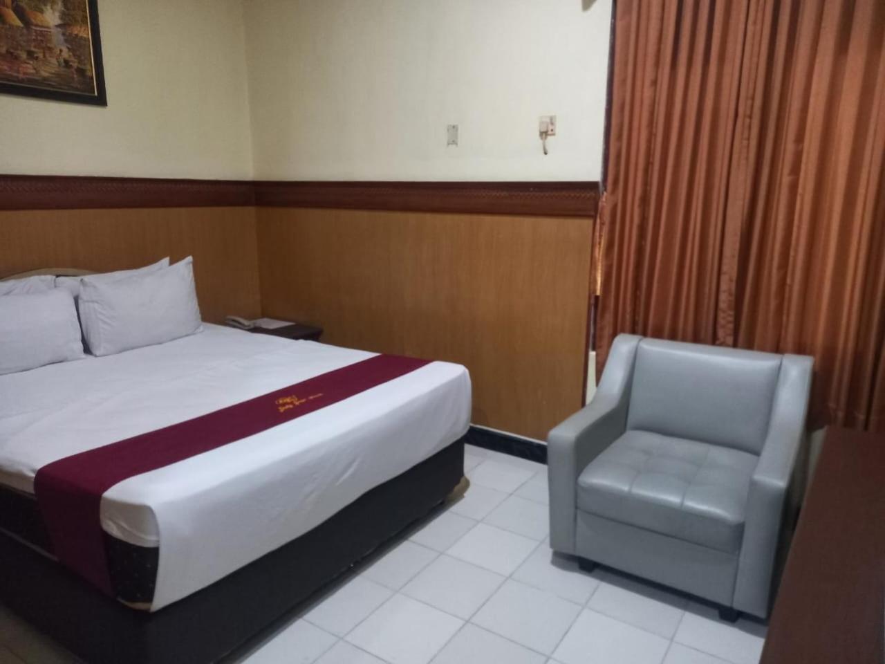 Urbanview Hotel Dedy Jaya Brebes Exterior photo
