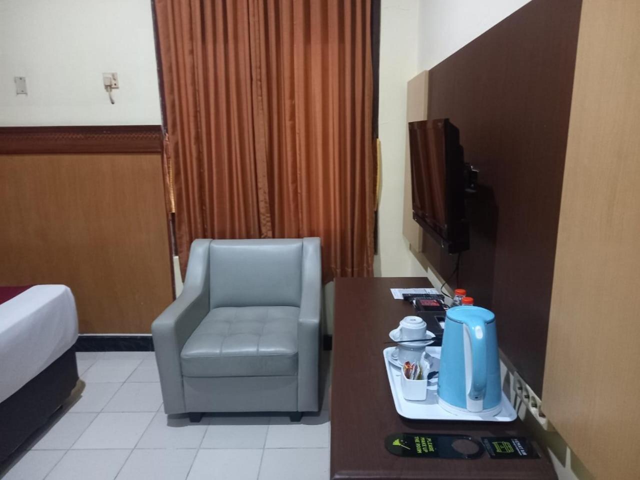 Urbanview Hotel Dedy Jaya Brebes Exterior photo